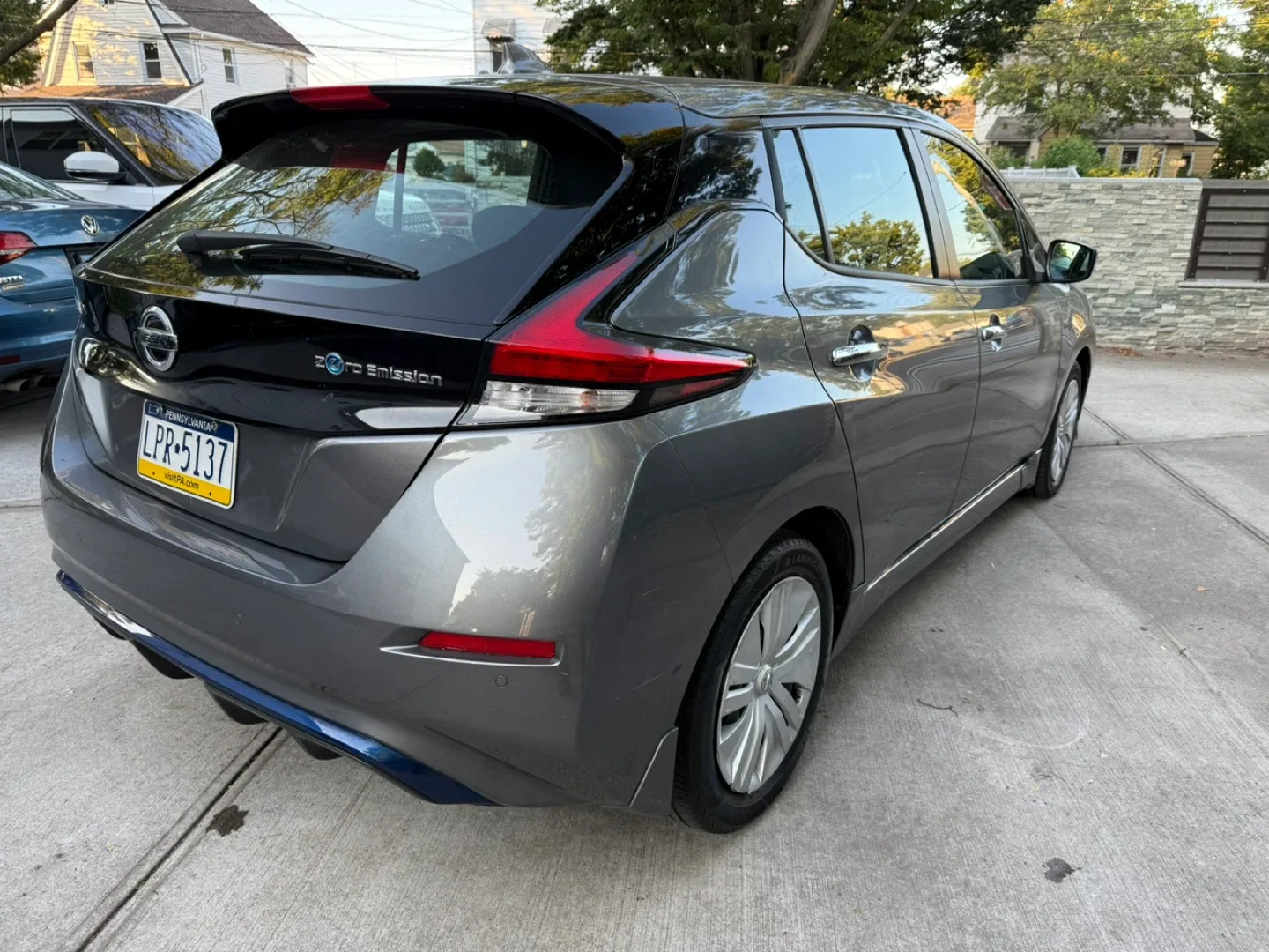 2022 Nissan Leaf - Gray Hatchback electric image indicator(3)