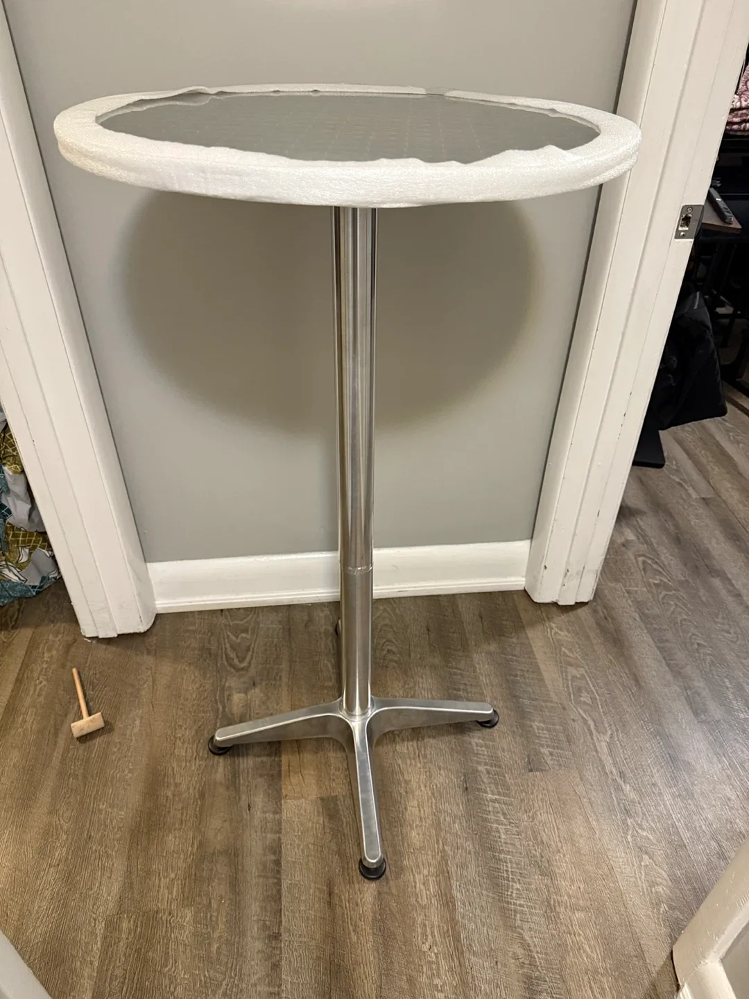 Adjustable Height Round Bar Table