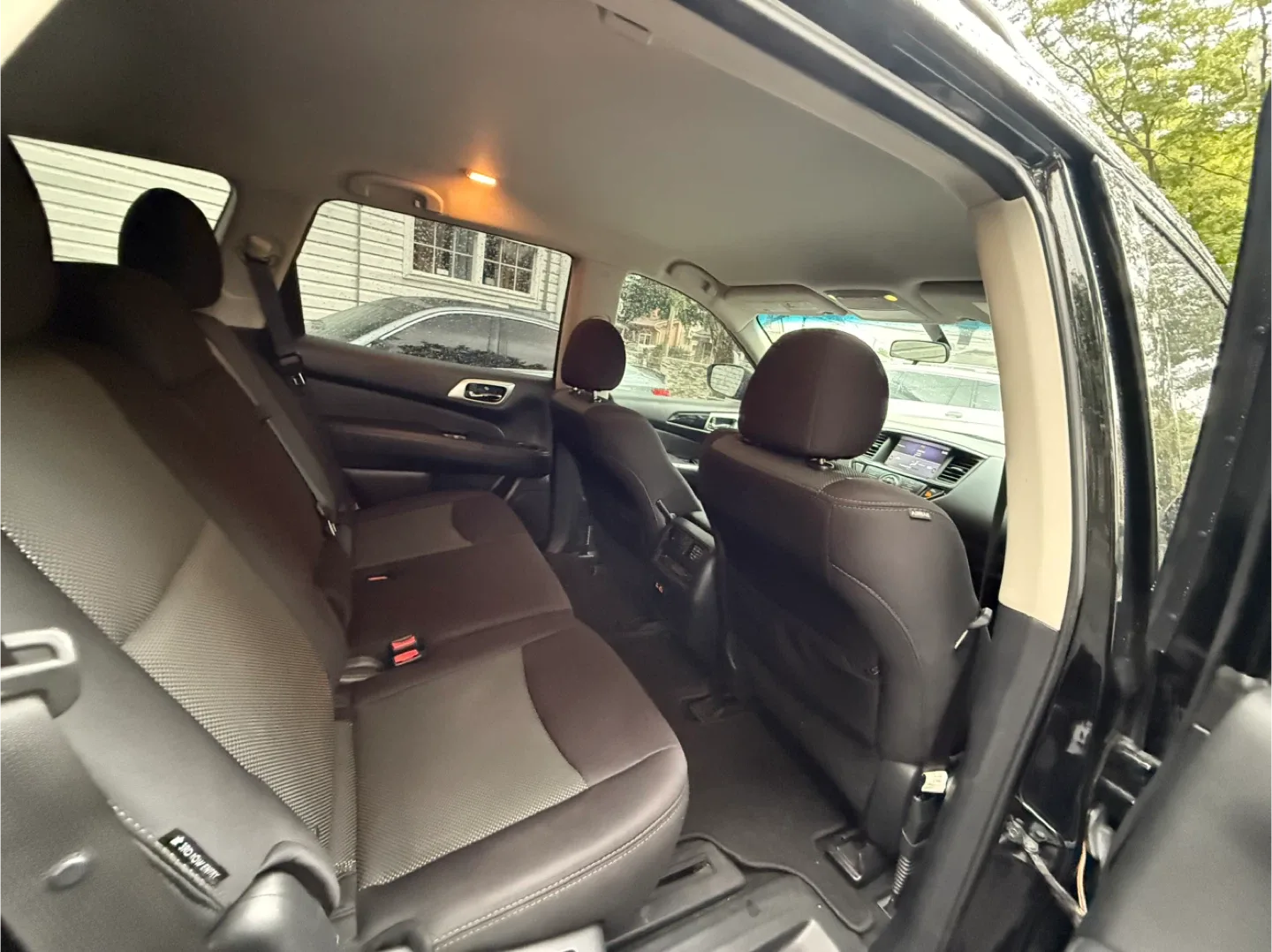 2019 Black Nissan Pathfinder SUV image indicator(6)