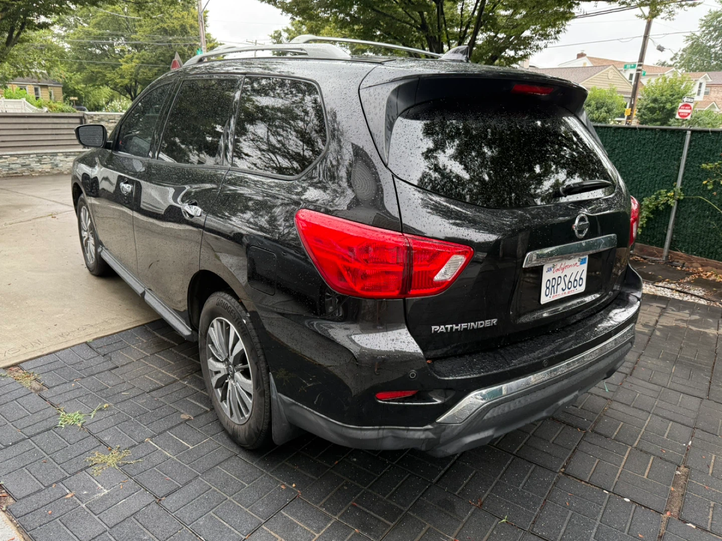 2019 Black Nissan Pathfinder SUV - photo 3