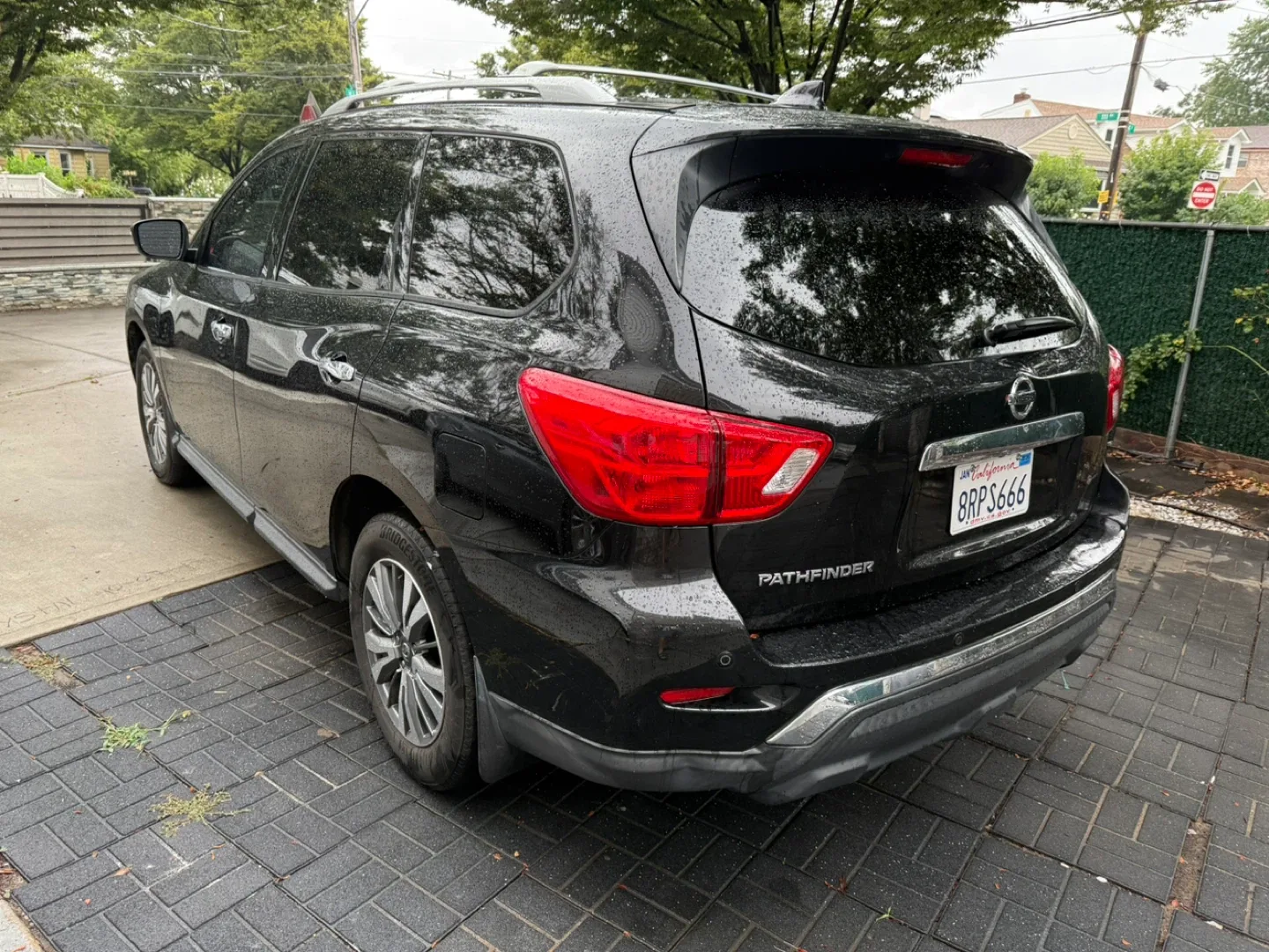 2019 Black Nissan Pathfinder SUV image indicator(3)