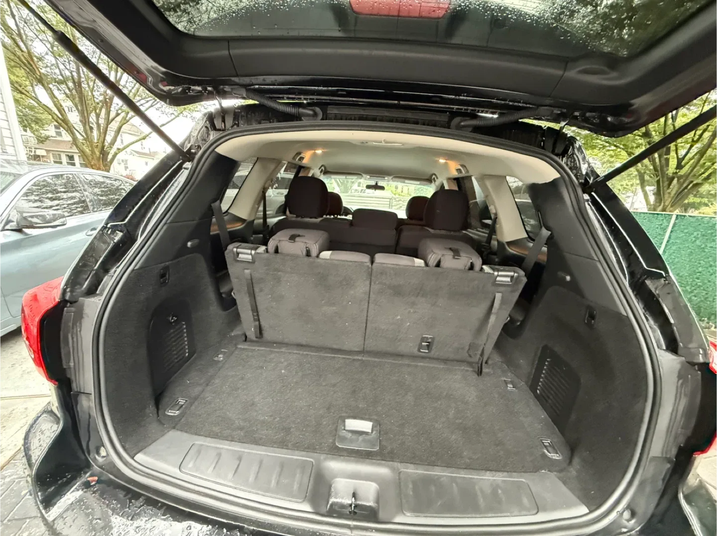 2019 Black Nissan Pathfinder SUV image indicator(5)