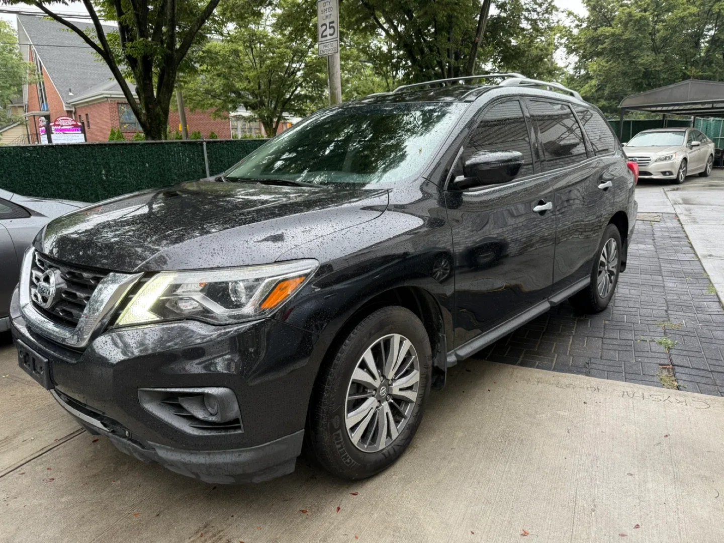2019 Black Nissan Pathfinder SUV image indicator(2)