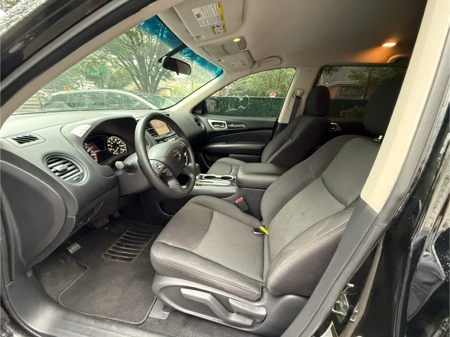 2019 Black Nissan Pathfinder SUV image indicator(7)