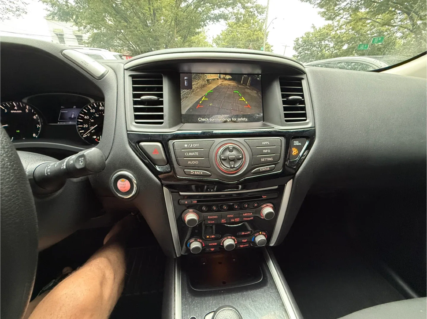 2019 Black Nissan Pathfinder SUV image indicator(9)