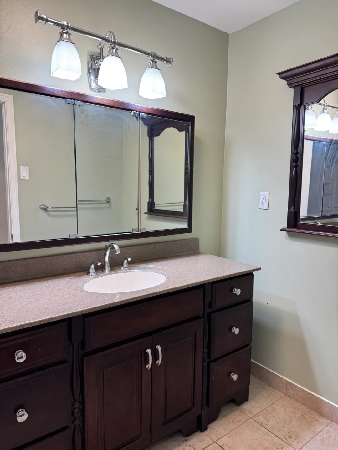 Upper level House for rent $2500 image indicator(10)