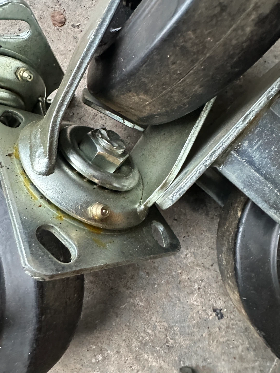 Set of 4 Heavy Duty 6x2 Casters - photo 2