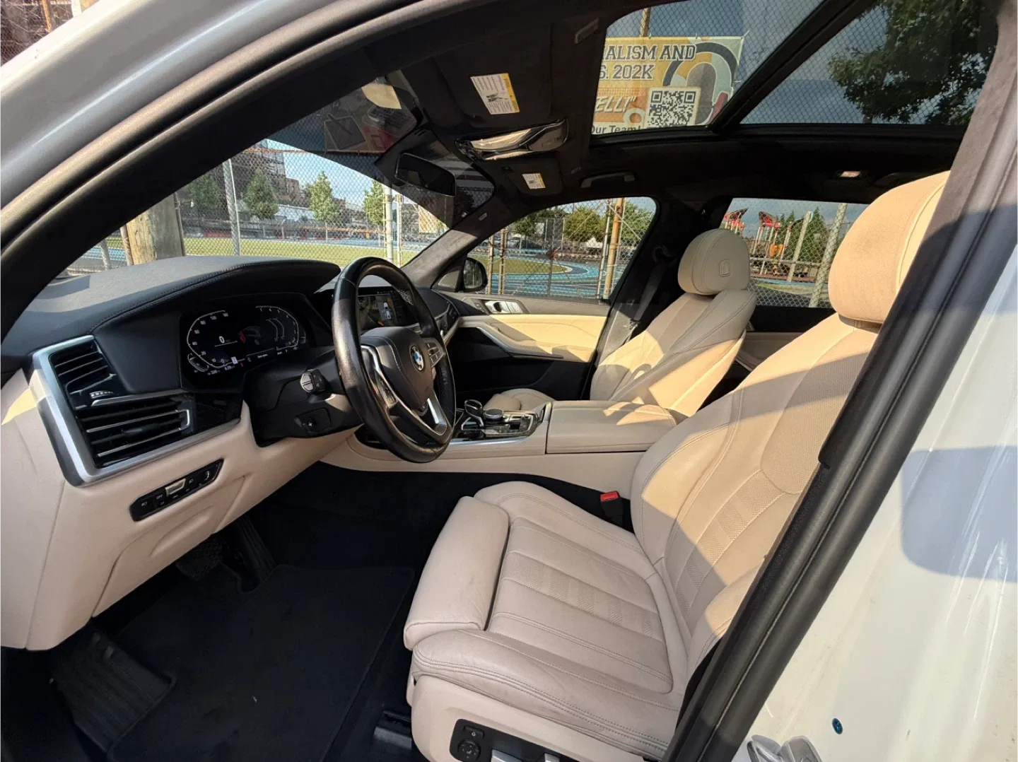 2021 BMW X7 White SUV image indicator(7)