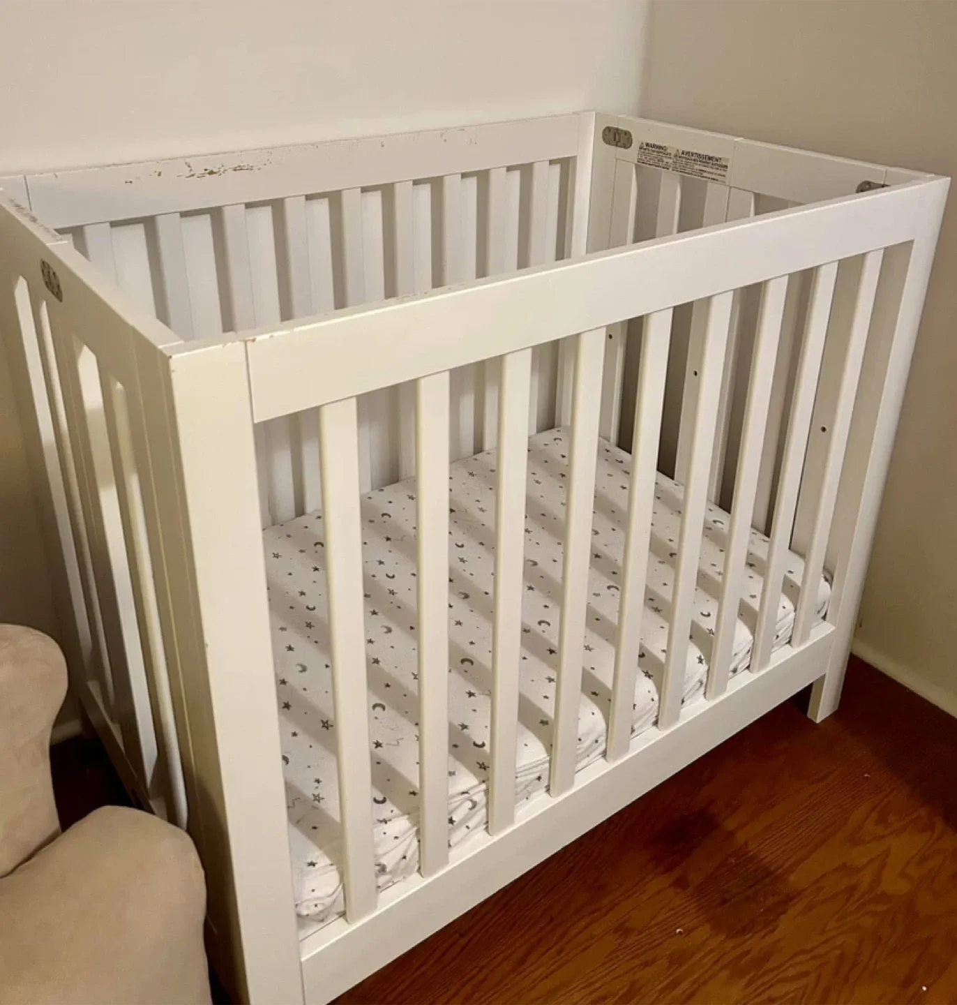 White Baby Mini crib/ origami babyletto