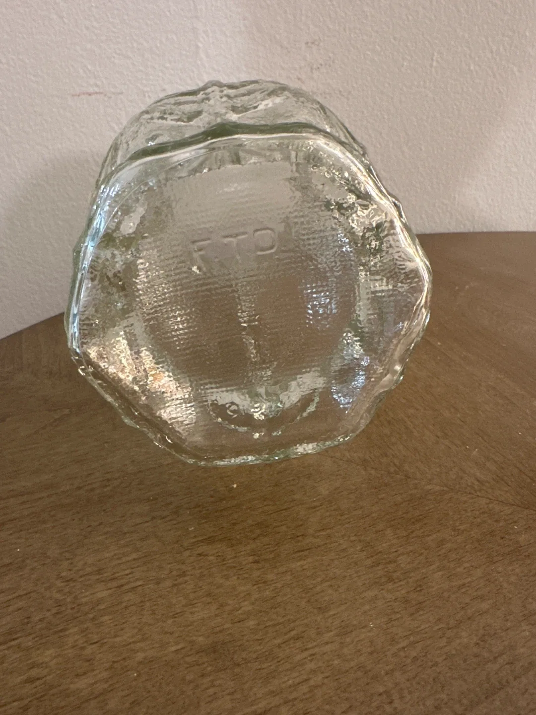 Clear Glass Vase with Leaf Design image indicator(3)