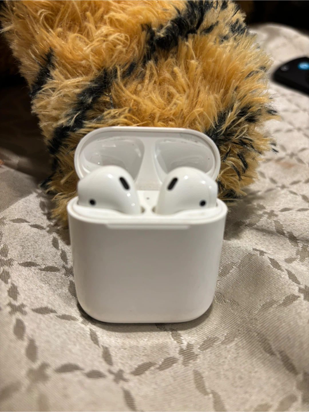 Apple AirPods First Generation - photo 2
