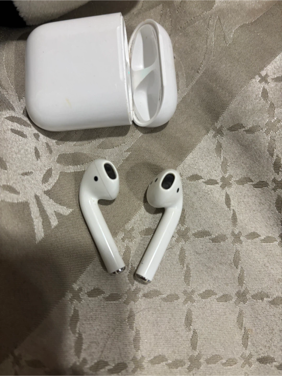 Apple AirPods First Generation - photo 3