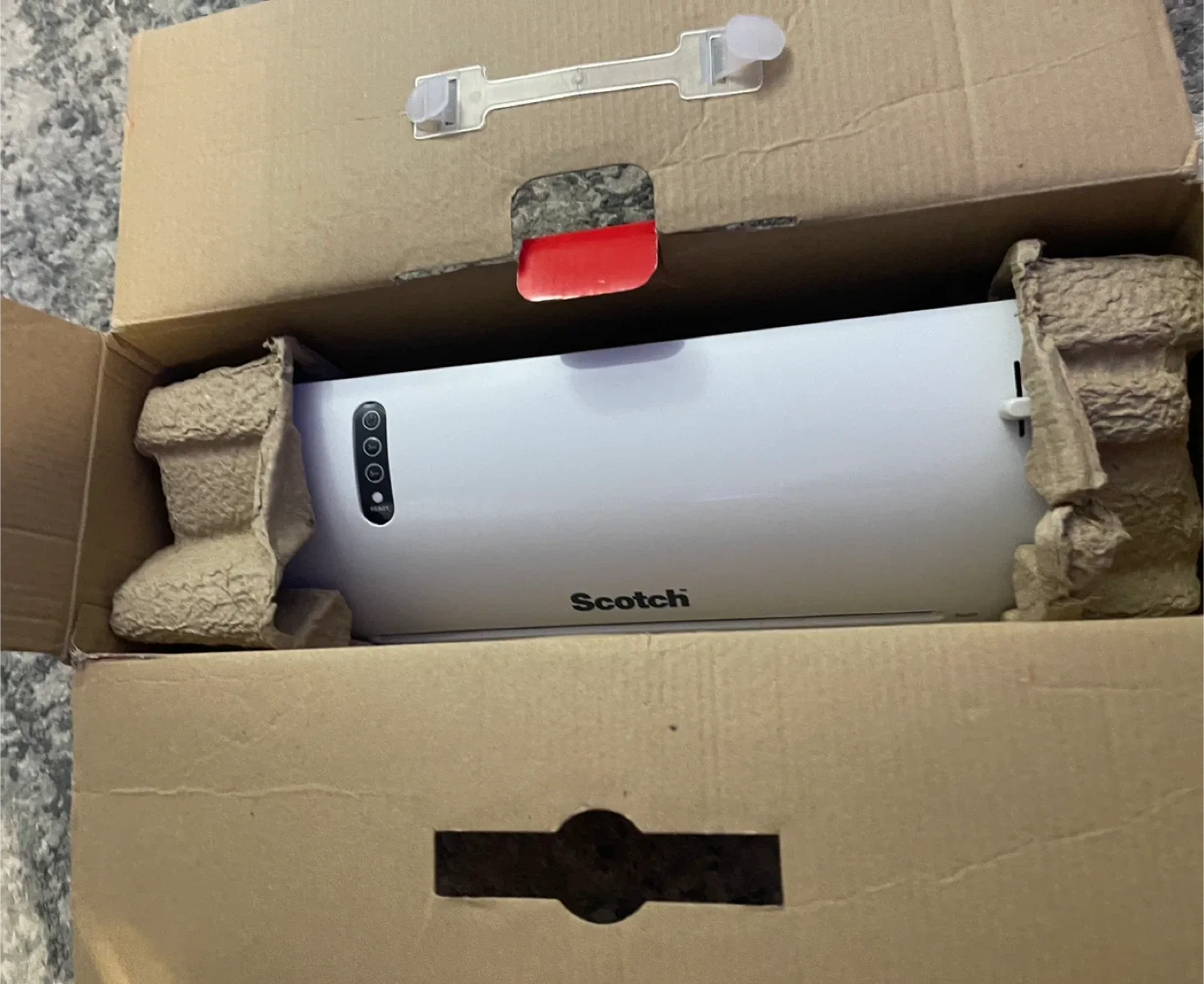 Scotch Thermal Laminator TL902-C with Starter Pouches image indicator(5)