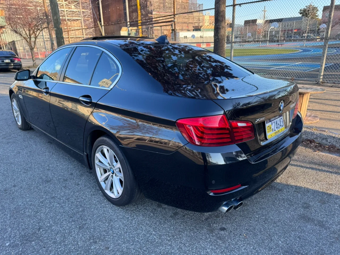 2016 BMW 528xi Sedan - Black image indicator(4)