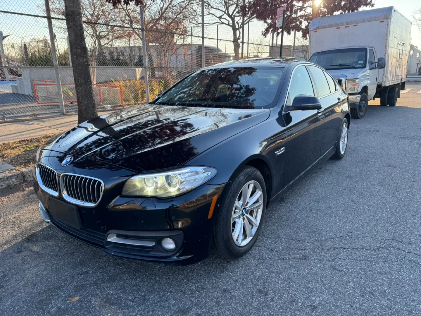 2016 BMW 528xi Sedan - Black image indicator(3)