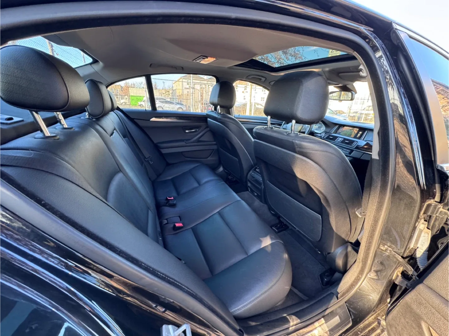 2016 BMW 528xi Sedan - Black image indicator(6)