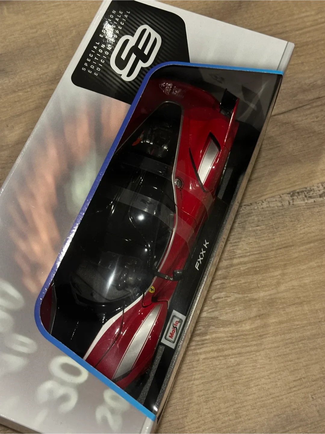 Maisto Ferrari FXX K 1:18 Scale Model Car - New in Box image indicator(2)