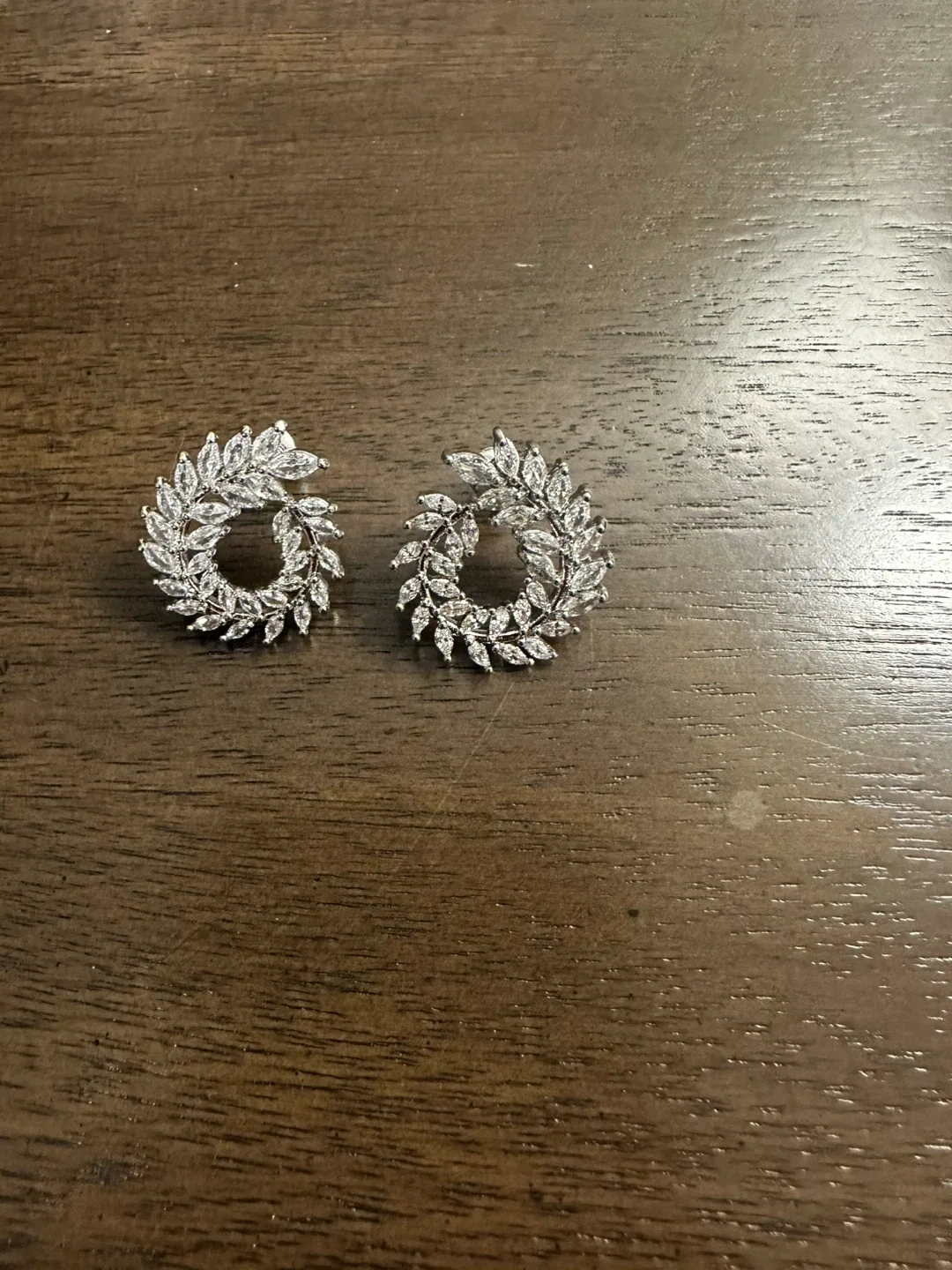 Earrings image indicator(3)