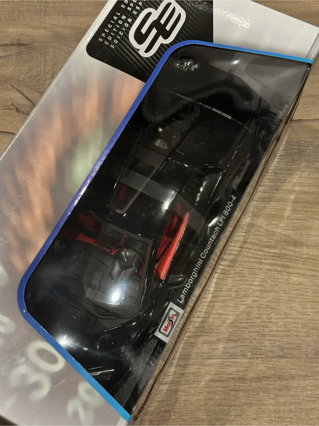 Maisto Lamborghini Countach LPI 800-4 Diecast Model - New! image indicator(2)