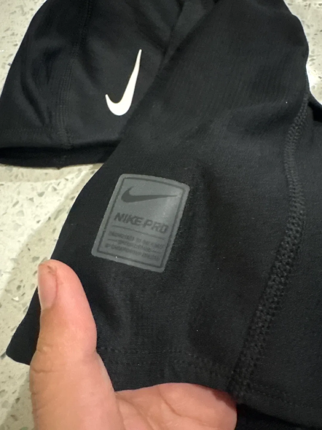 Nike Pro Hyperwarm Hood - Black image indicator(3)