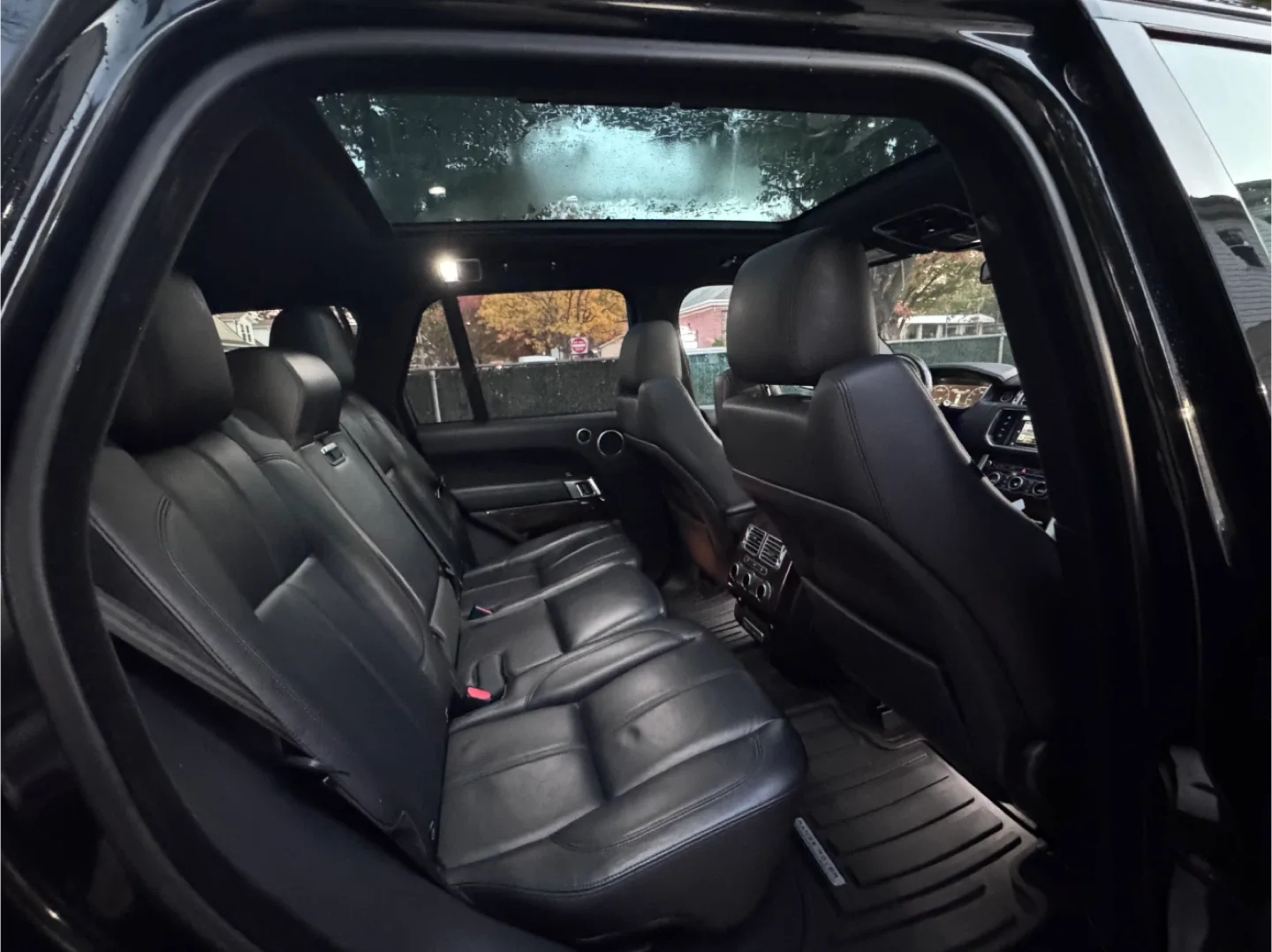 2016 Black Range Rover SUV image indicator(5)