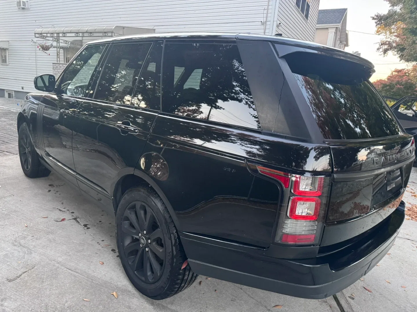 2016 Black Range Rover SUV image indicator(4)