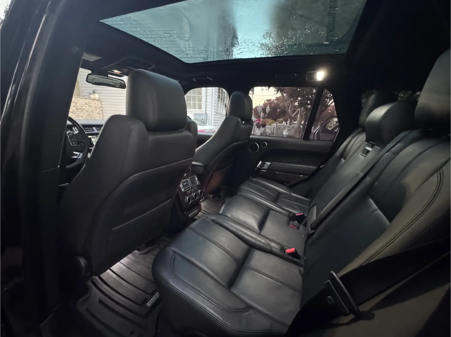 2016 Black Range Rover SUV image indicator(9)