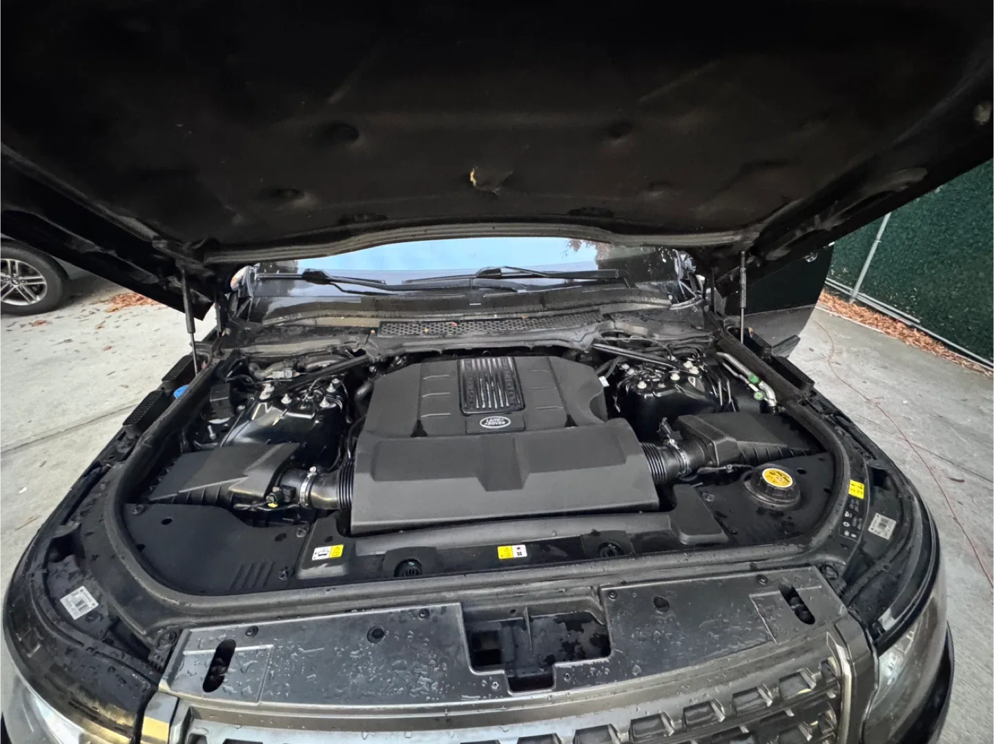 2016 Black Range Rover SUV image indicator(8)