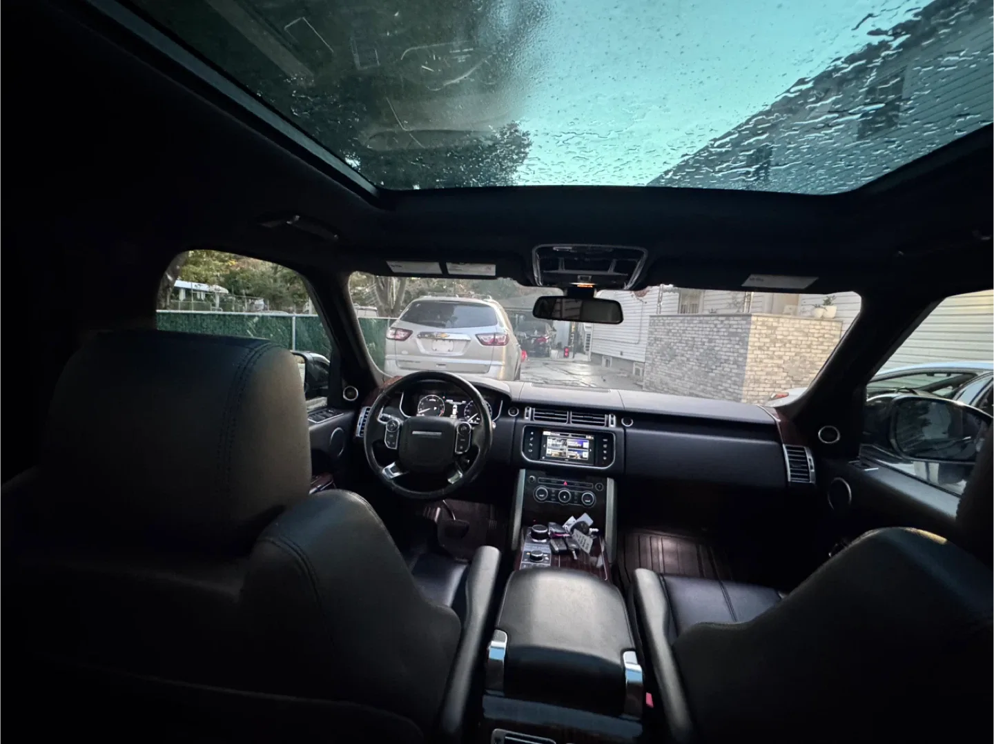 2016 Black Range Rover SUV image indicator(10)