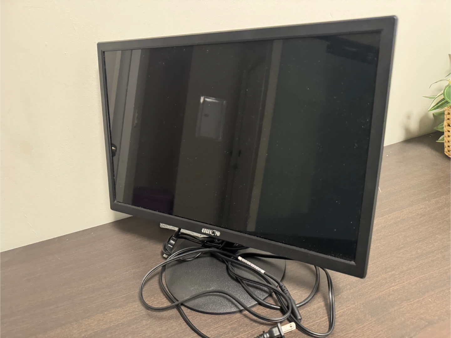 #cleanout Orion G1901 19-inch LED Monitor