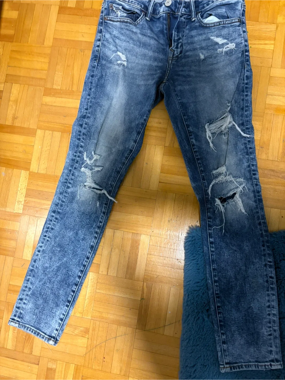 American Eagle Ripped Jeans - Size 29x30