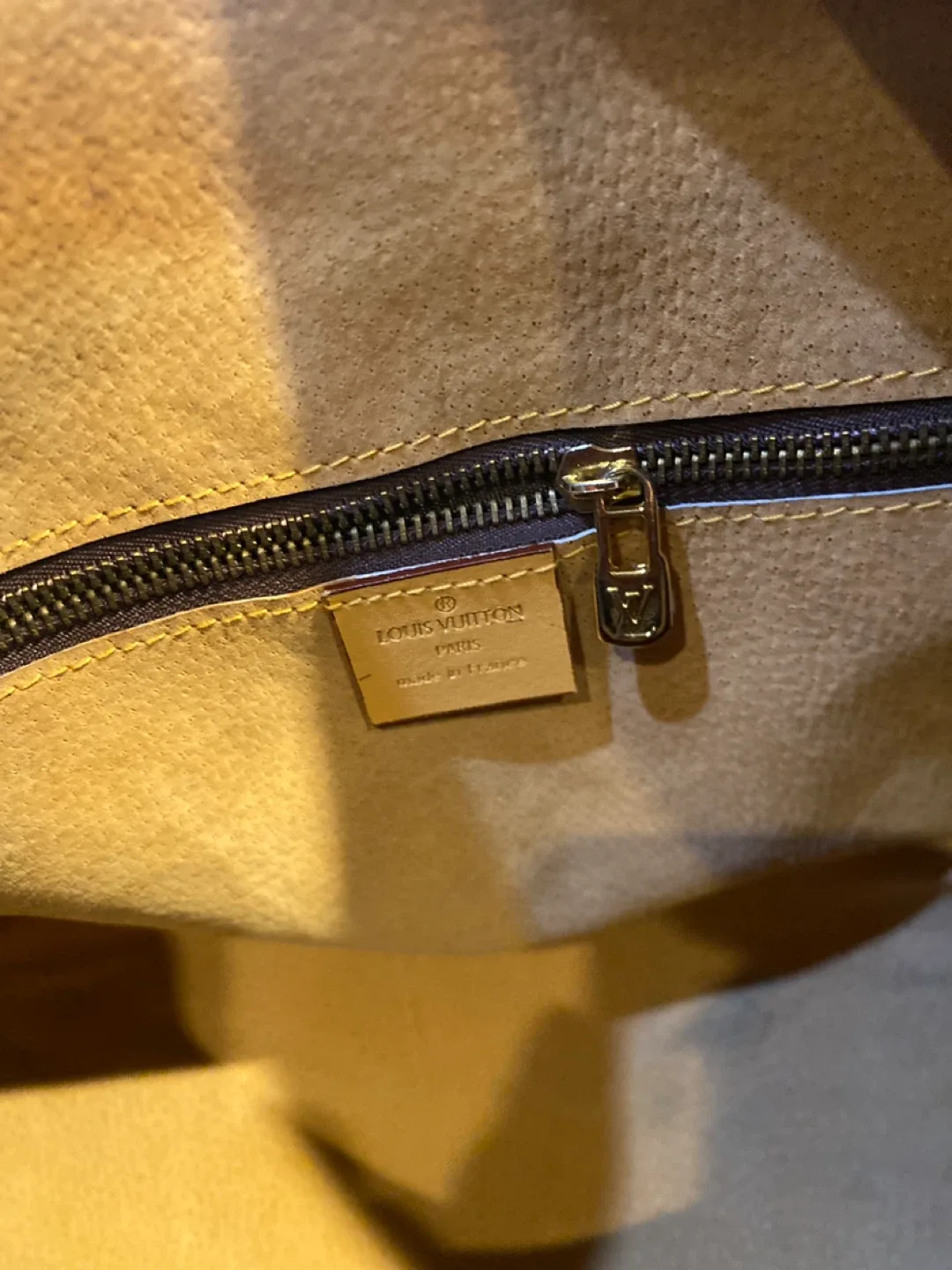 Louis Vuitton Large Monogram Canvas Duffle Bag image indicator(4)