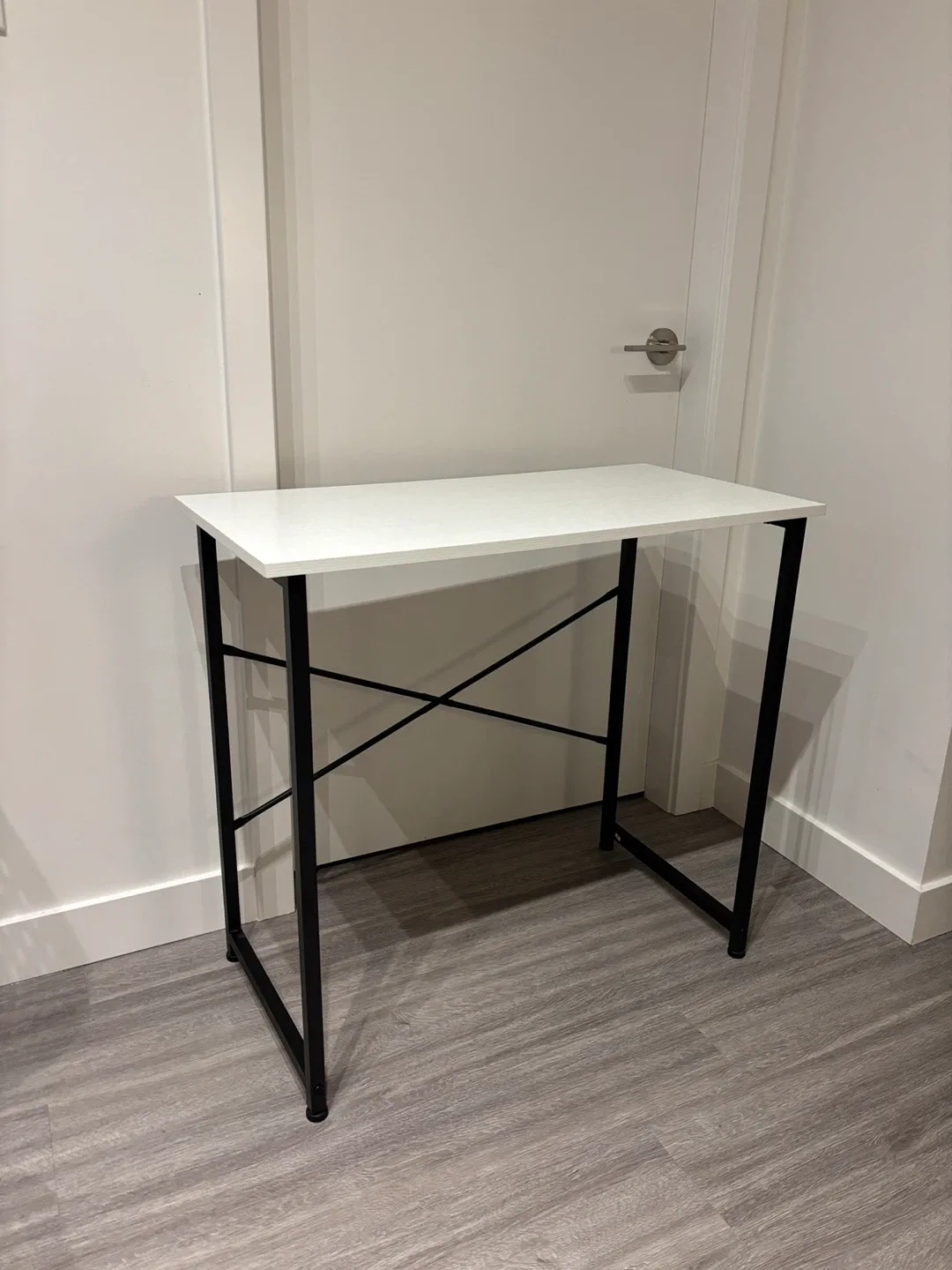 White & Black Desk (31.5" x 15.7") image indicator(3)