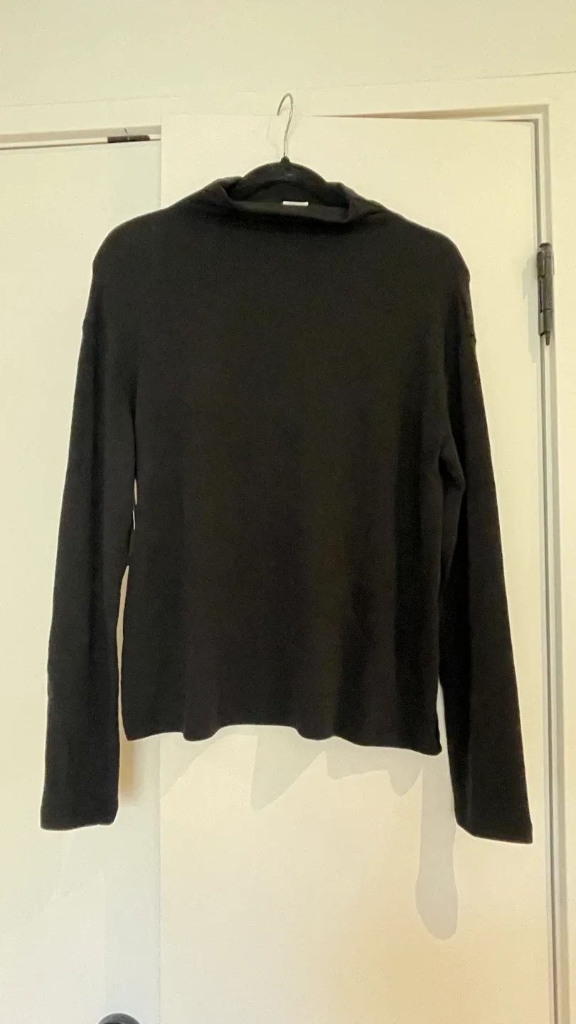NEW Wilfred Free Black Sweater