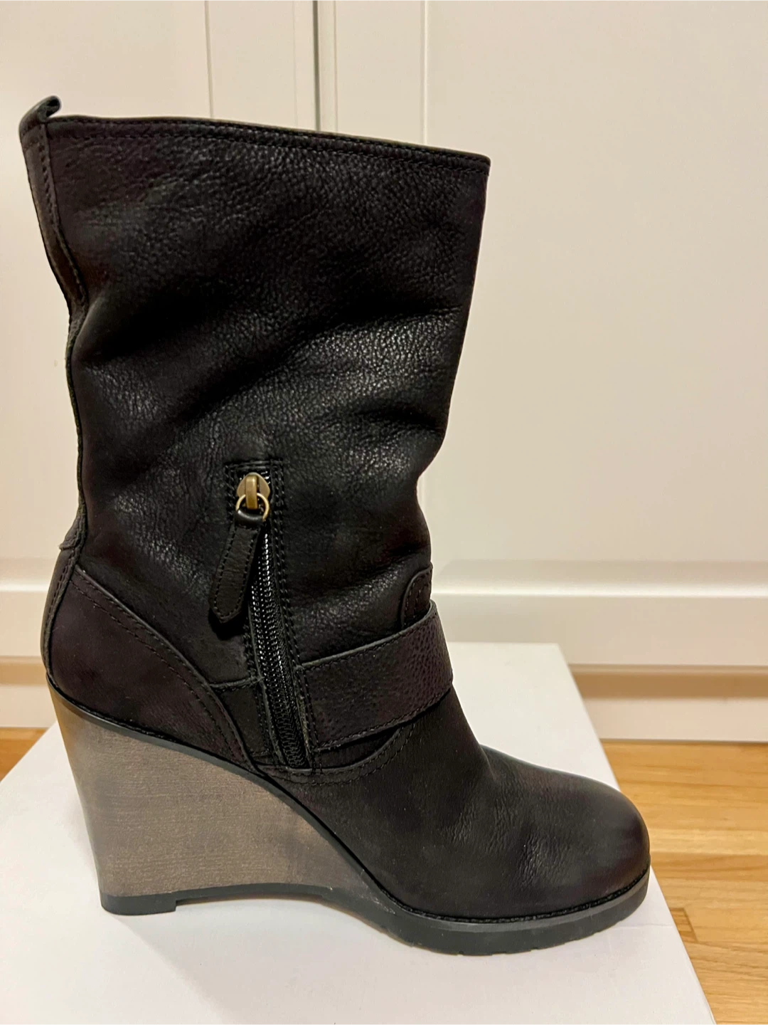 Brand new leather wedge boots - photo 2