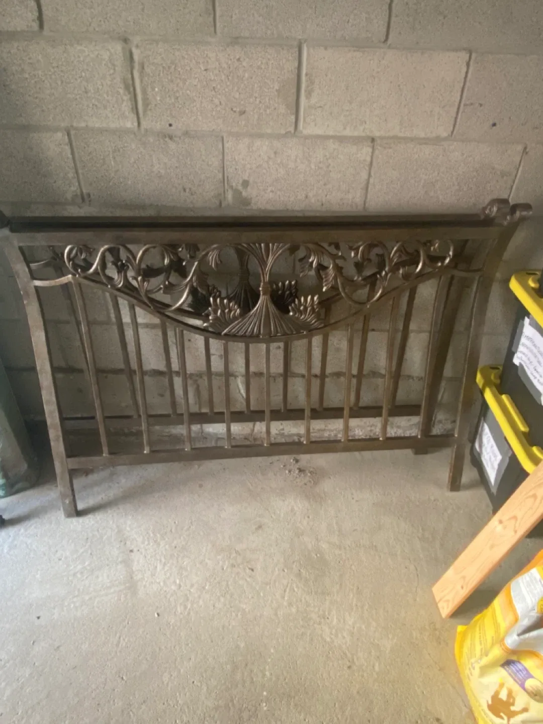 Beautiful Brass  bed ,  size Double  with Design