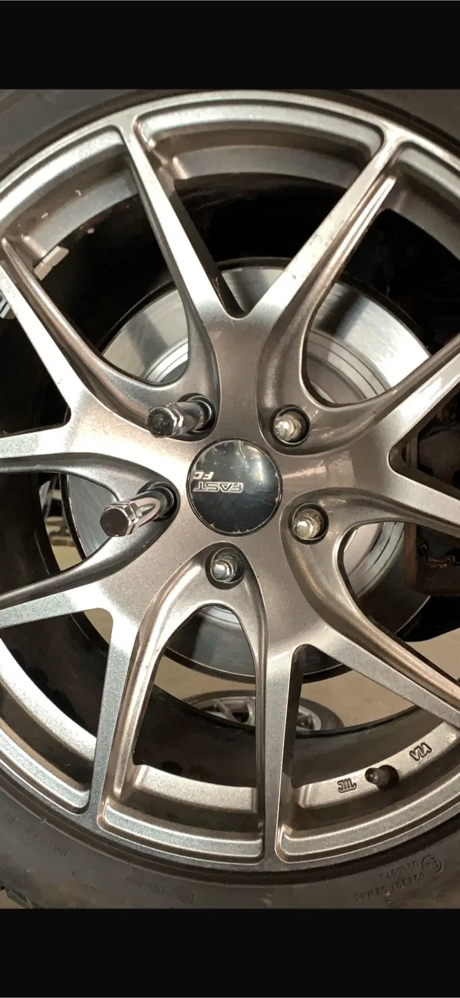 4 Pirelli Sottozero Winter 3 on Alloy Rims - 215/45R18 image indicator(2)