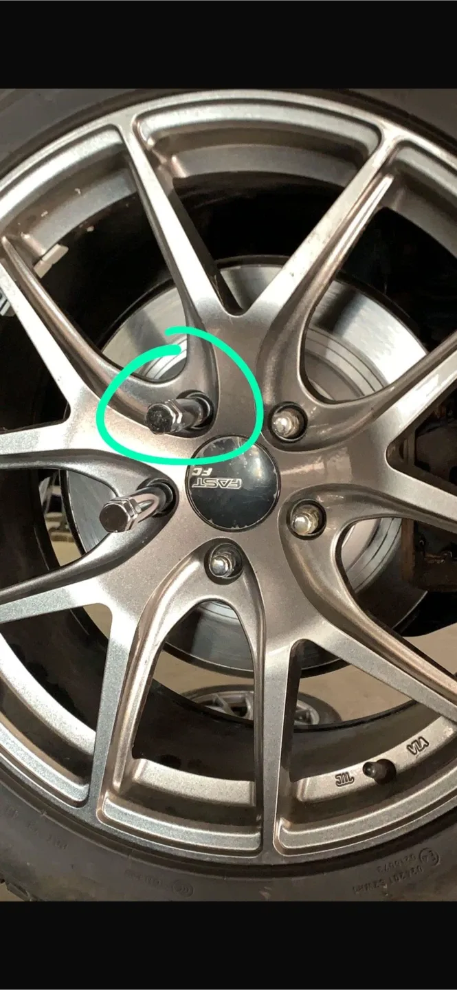 4 Pirelli Sottozero Winter 3 on Alloy Rims - 215/45R18 image indicator(3)