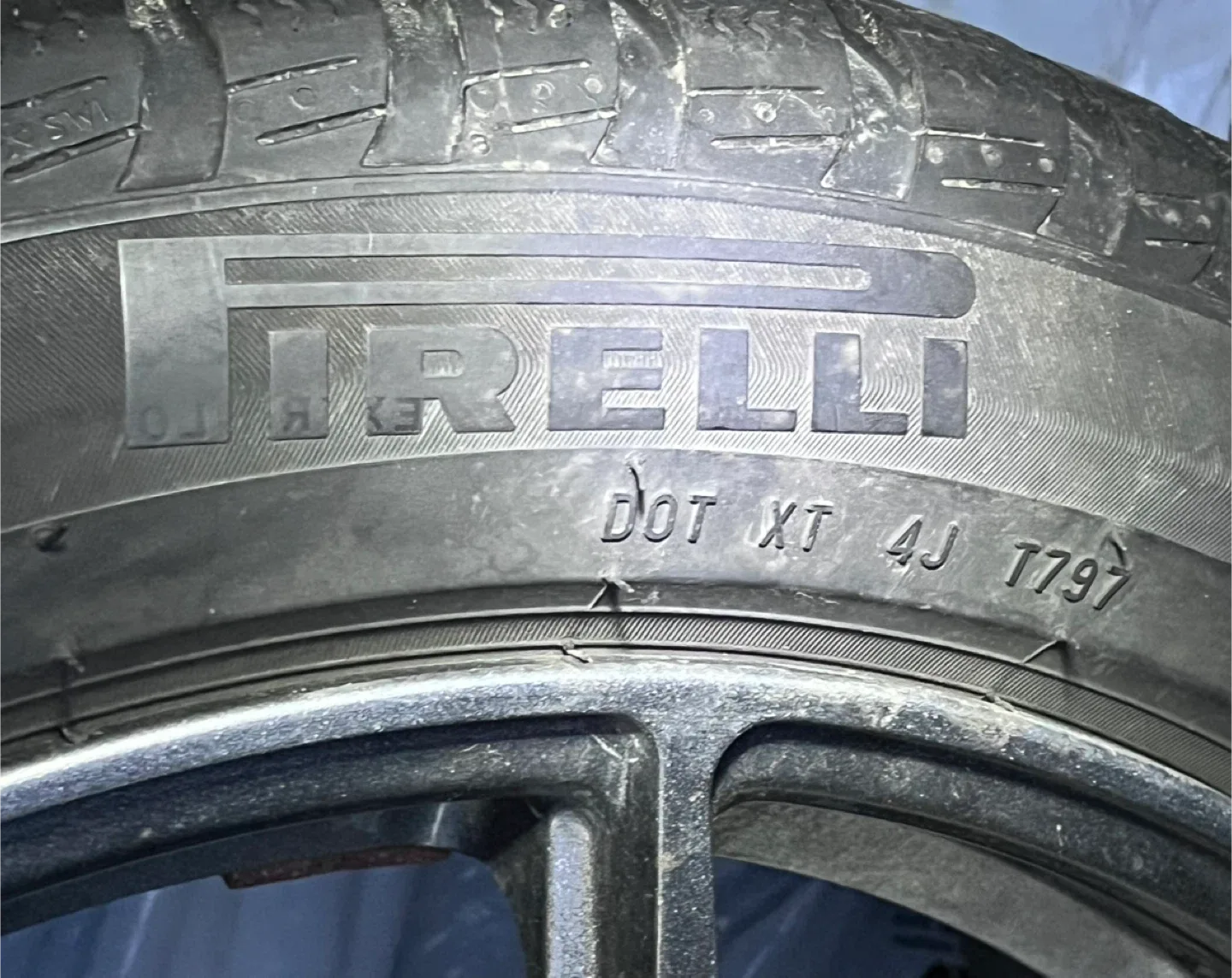 4 Pirelli Sottozero Winter 3 on Alloy Rims - 215/45R18 image indicator(4)