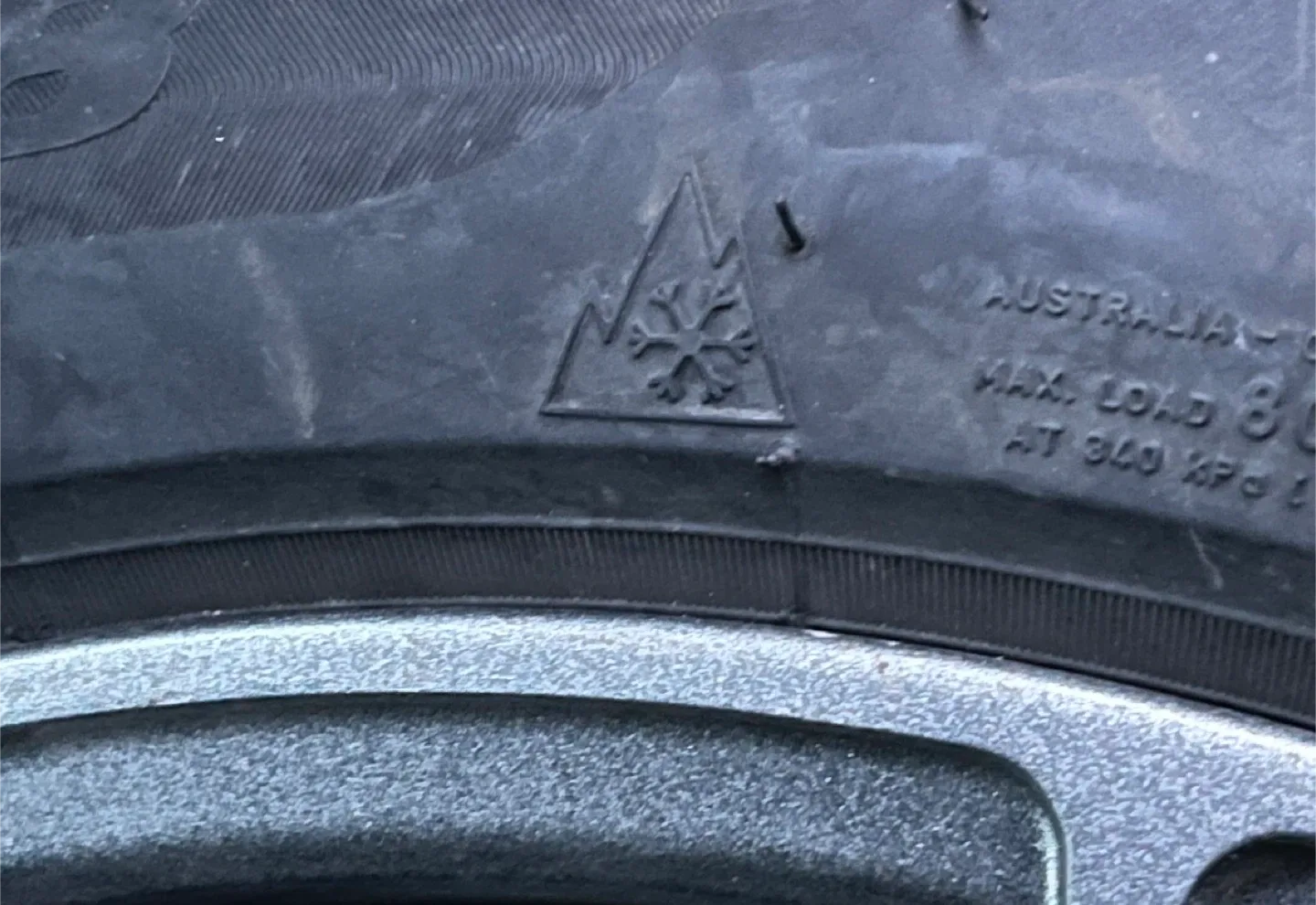 4 Pirelli Sottozero Winter 3 on Alloy Rims - 215/45R18 image indicator(8)