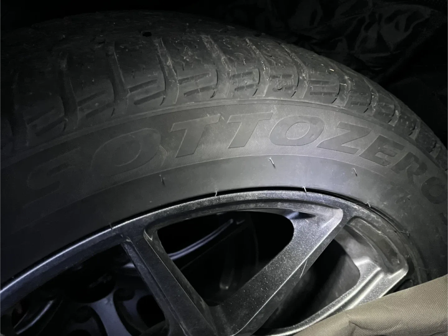 4 Pirelli Sottozero Winter 3 on Alloy Rims - 215/45R18 image indicator(7)
