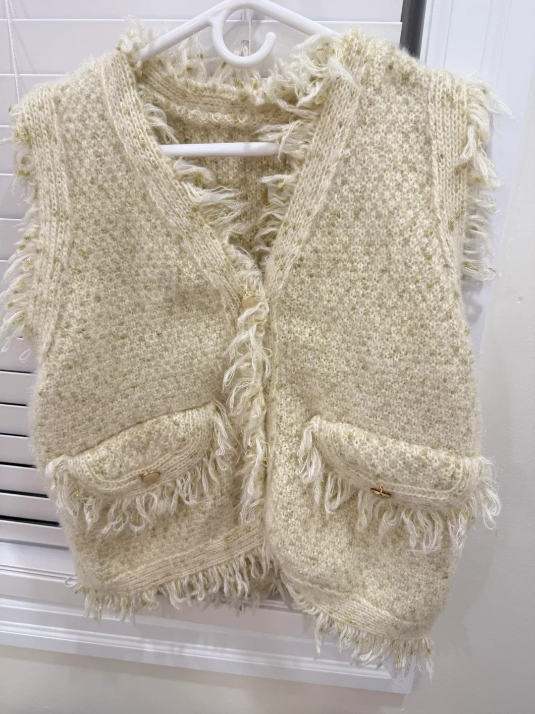 Fringe Knit Vest - Stylish and cozy!