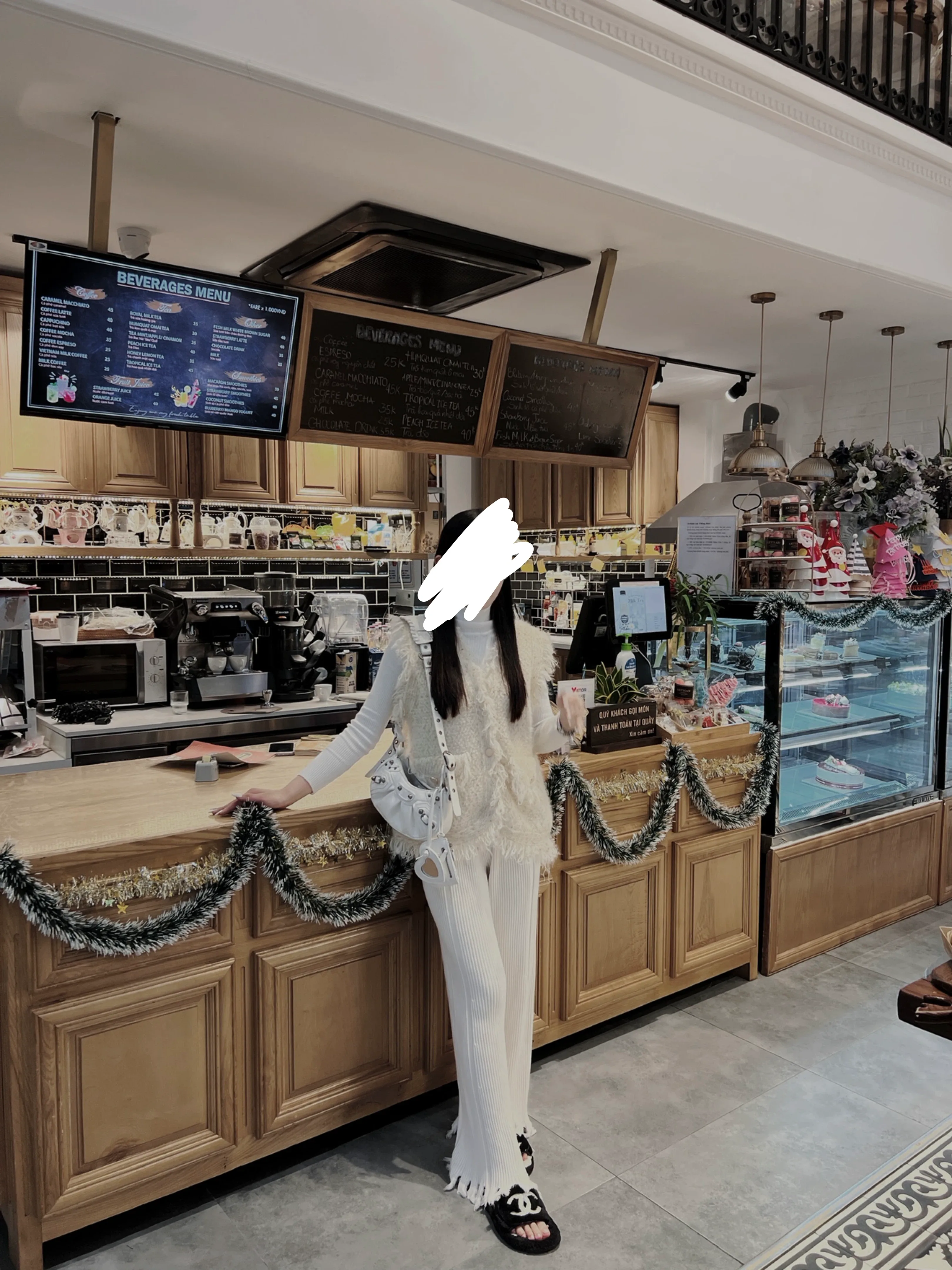 Fringe Knit Vest - Stylish and cozy! image indicator(2)