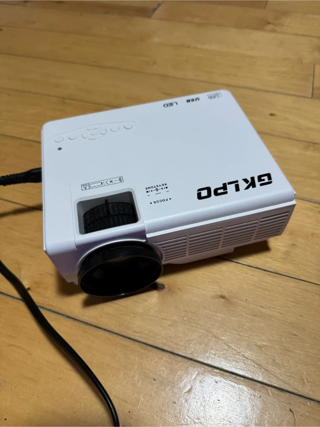 GKLPO Projector with screen