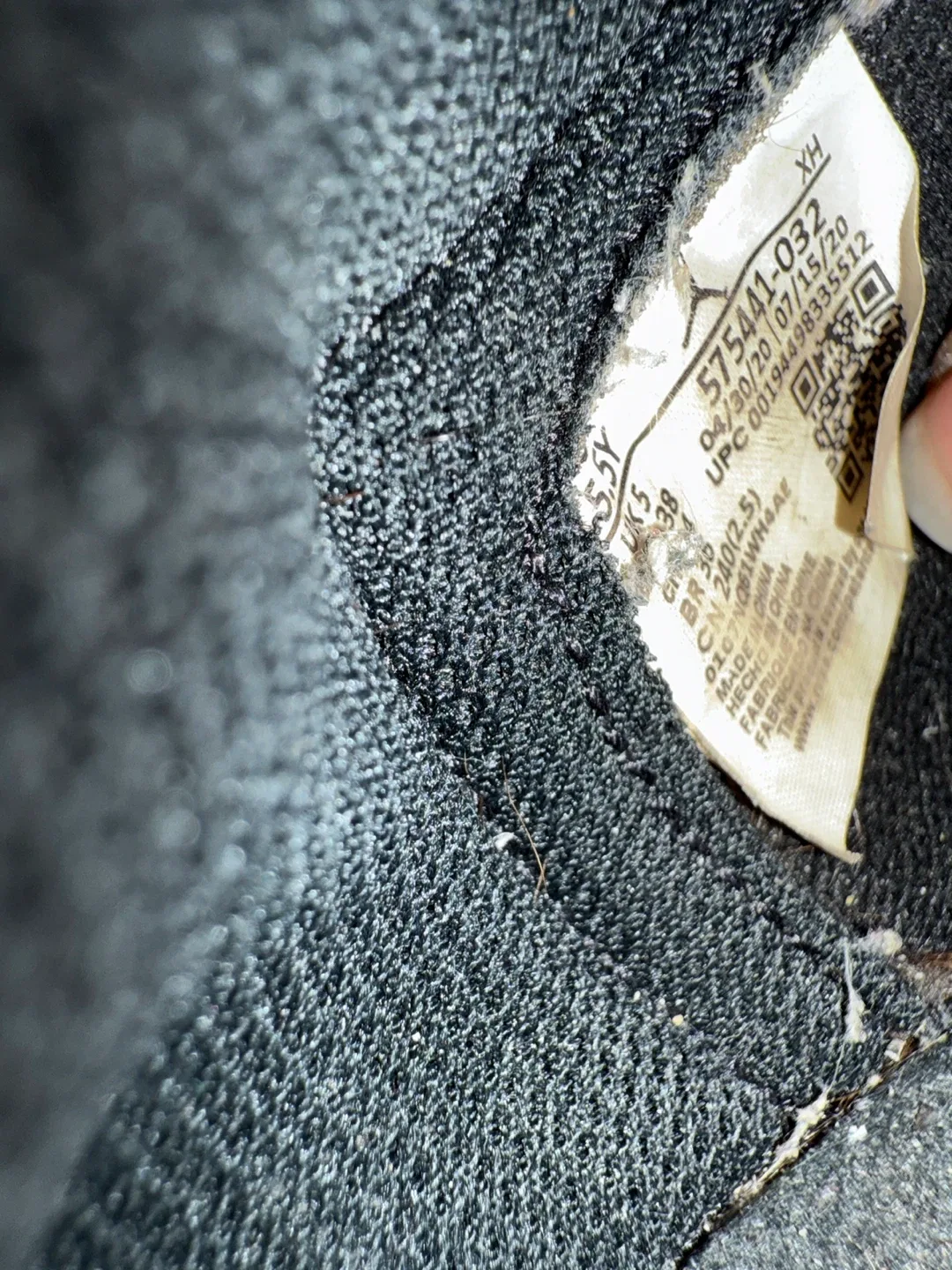 Size 5.5 Nike Air Jordan 1 Retro High Black/Gold image indicator(4)