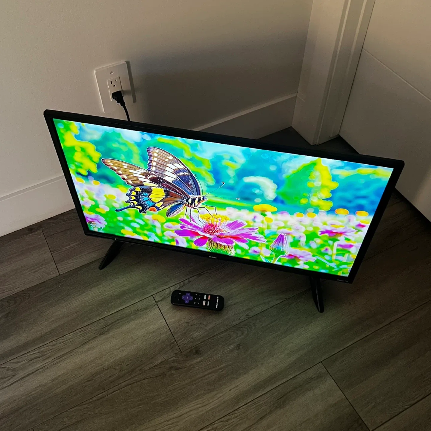 32" RCA Smart TV image indicator(5)