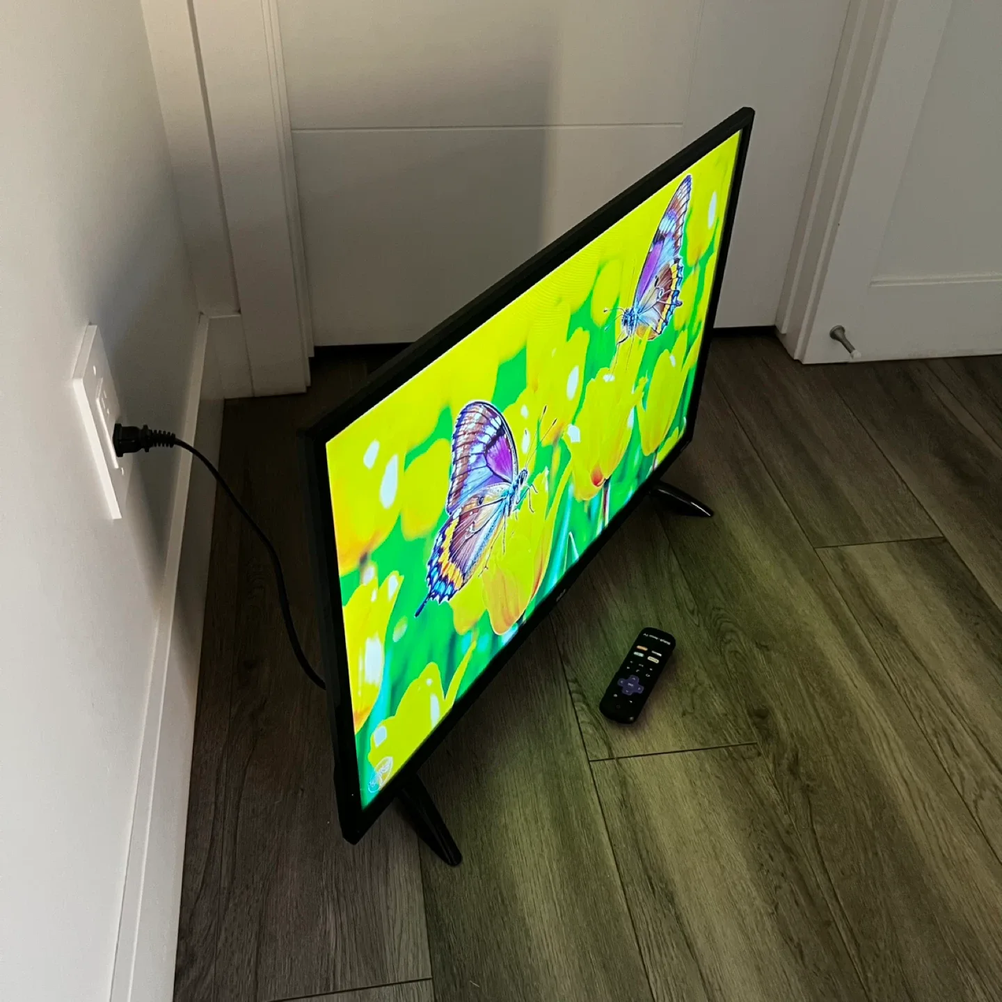 32" RCA Smart TV image indicator(6)