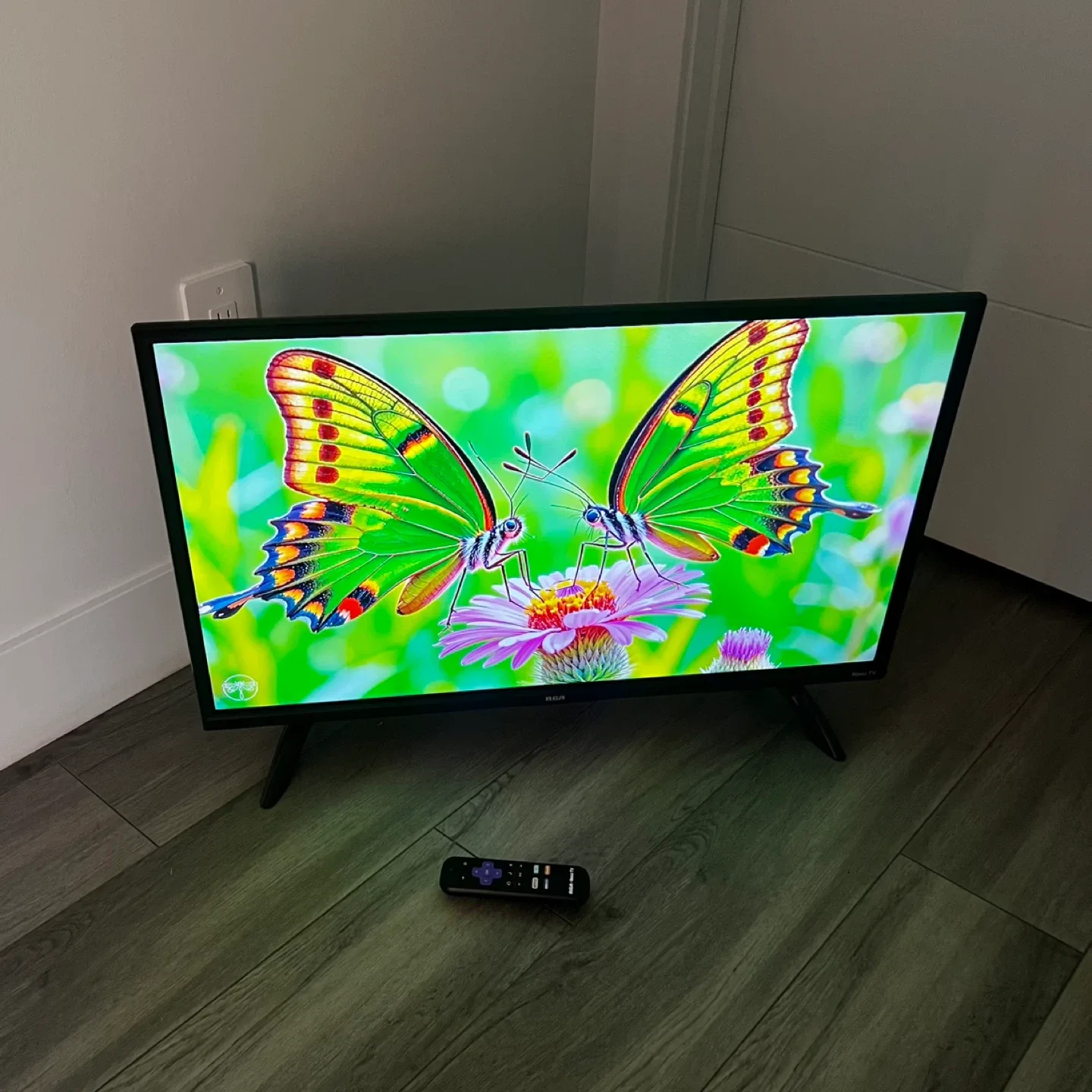 32" RCA Smart TV image indicator(7)