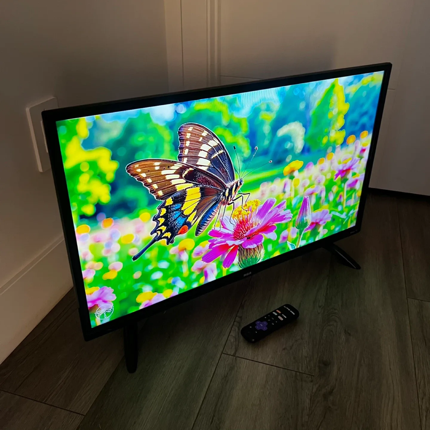 32" RCA Smart TV image indicator(8)