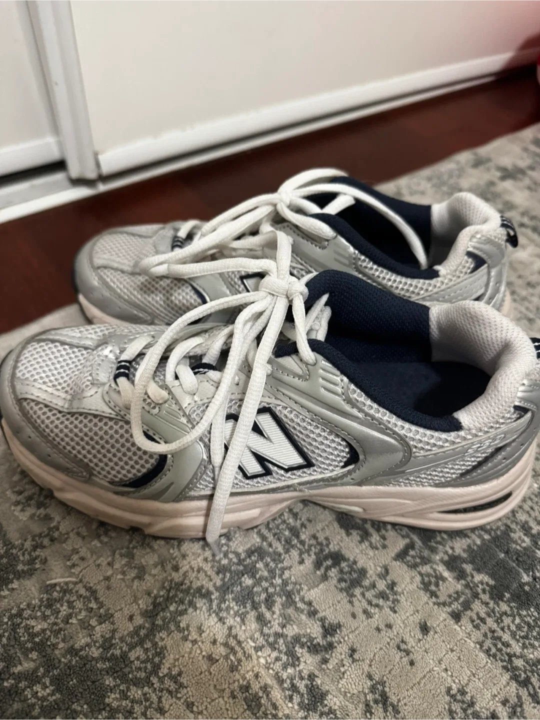 New Balance 530 Silver/White ( women’s 6)